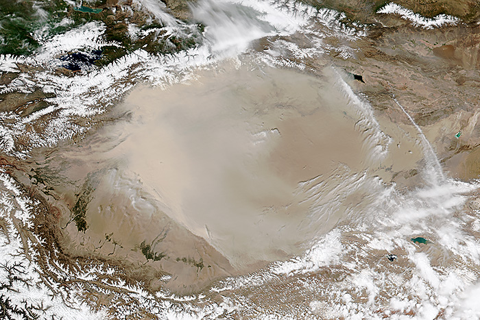 Icy cirrus clouds born from desert dust, massive airborne study finds