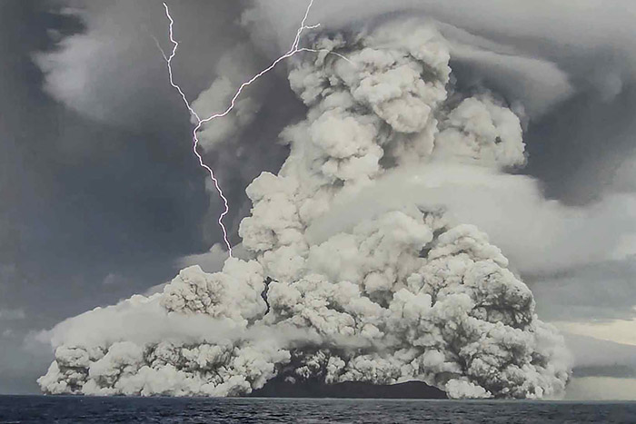 Evaluating the impact of volcanic eruptions in Tropical Pacific climate models
