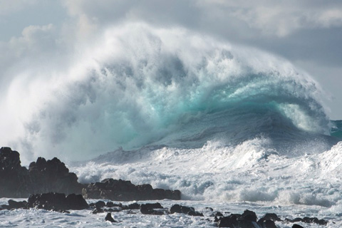 Huge waves means it's time to surf in Hawai'i