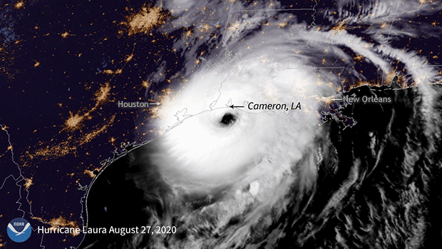 Animated gif showing Hurricane Laura making landfall at night over Louisiana