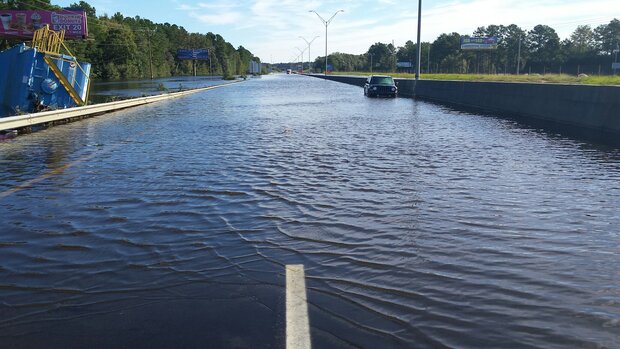 Photo of a lake of water on Interstate 95 near Lumberton, NC
