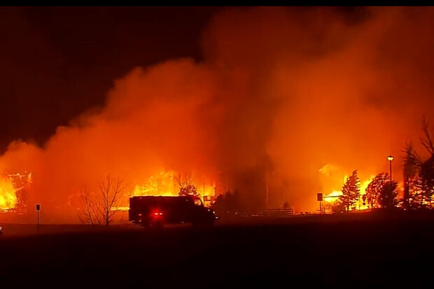 Marshall Fire burning homes