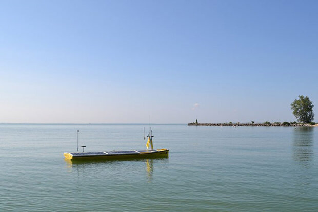 Surface vehicle on water